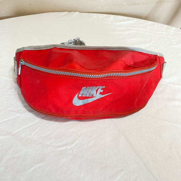 Vintage Nike Tac Silver Red Unisex Fanny Pack. - Picture 1 of 8